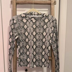 Snakeskin Long Sleeve Mid-Length Top